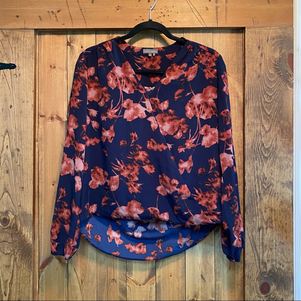 Vince Camuto light weight long sleeve wrap blouse EUC Size XS